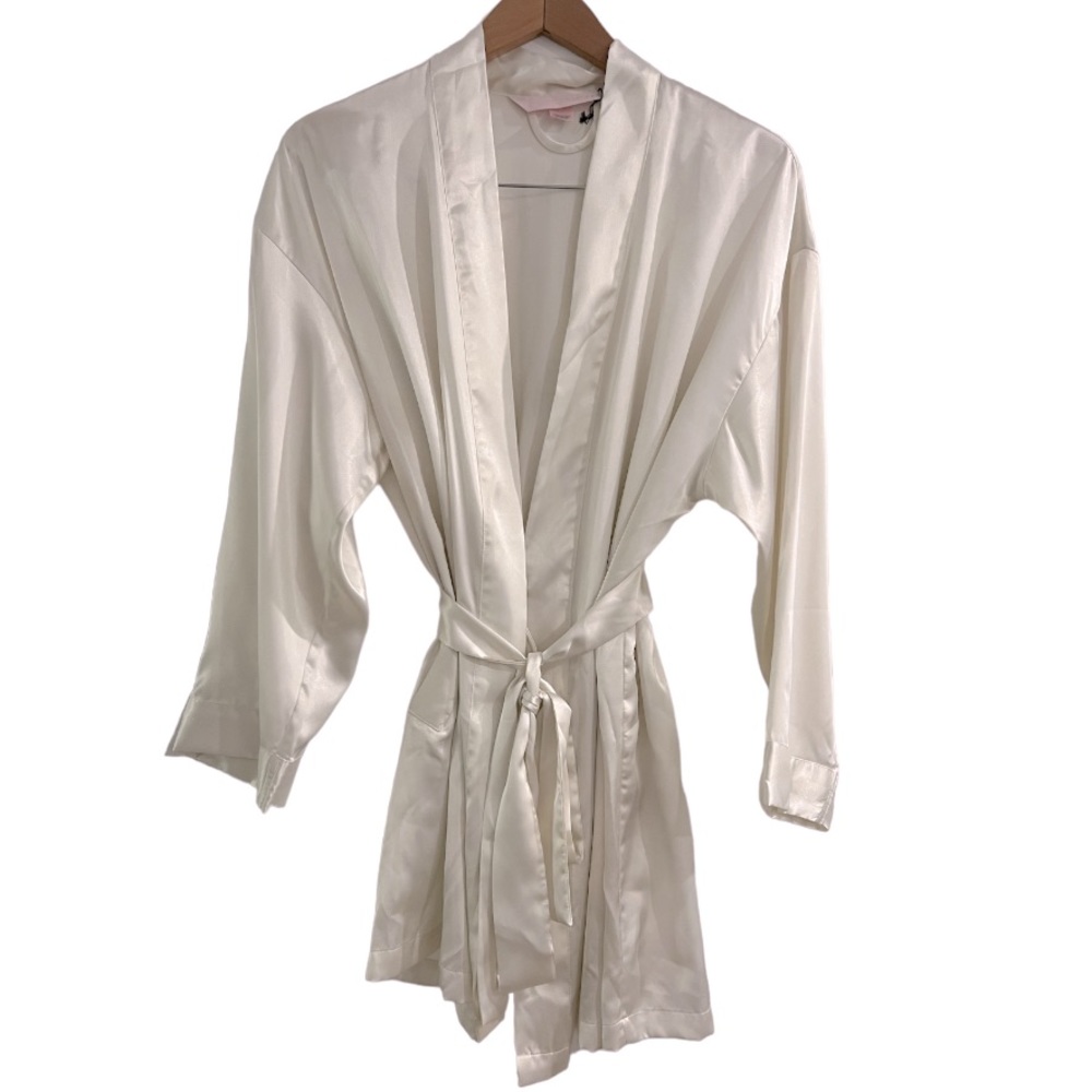 Victoria’s Secret Robe with side pockets. - Picture 2 of 6